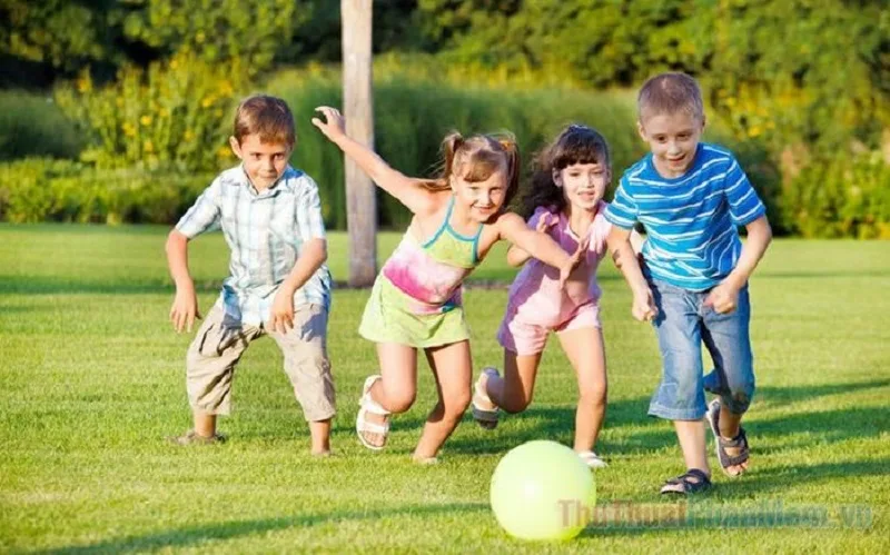 Mơ thấy trẻ em vui đùa có thể là lời nhắc nhở cơ thể cần được nghỉ ngơi, chữa lành.