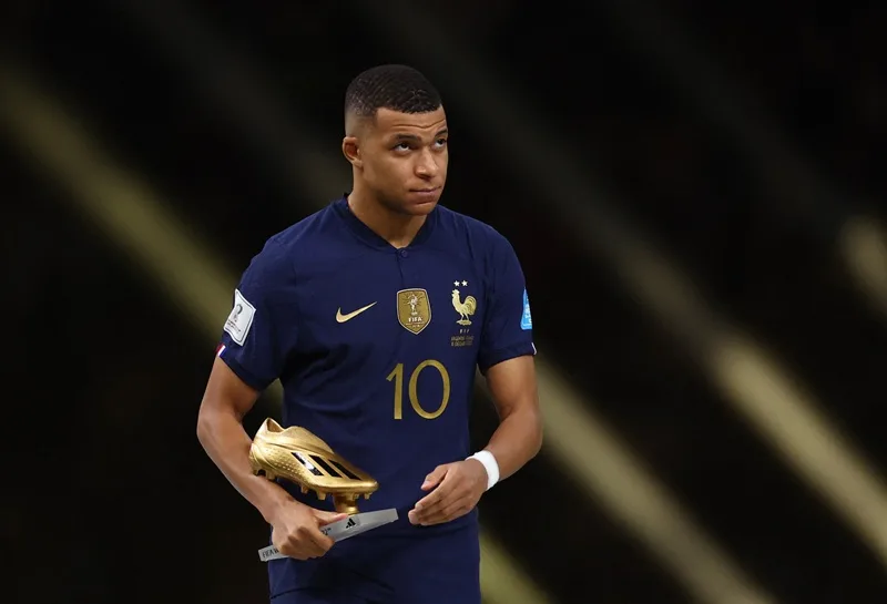 Kylian Mbappé tự hào nâng cao danh hiệu Chiếc giày vàng World Cup 2026 sau một kỳ đại hội thi đấu thăng hoa.