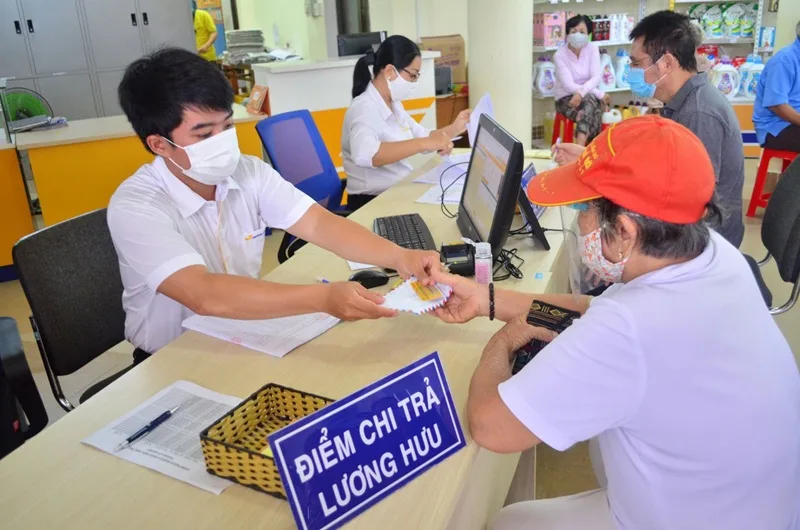 Công thức tính lương hưu BHXH dựa trên tỷ lệ hưởng phần trăm và mức bình quân tiền lương đóng bảo hiểm.
