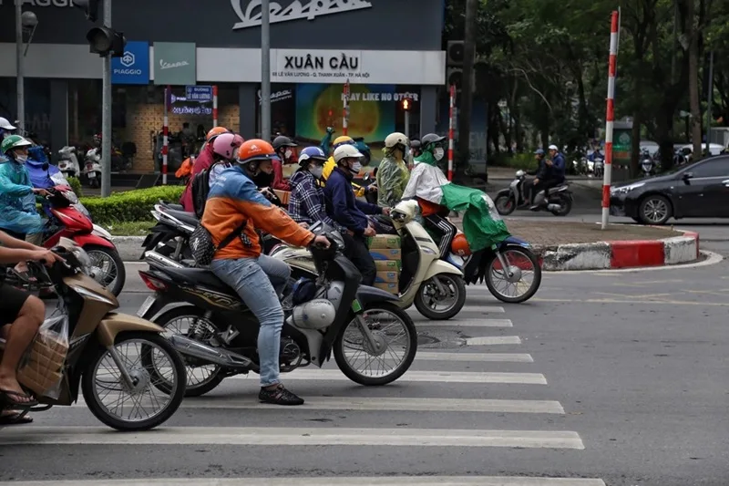 Dừng chờ đèn đỏ đúng quy định là bảo vệ tính mạng của bản thân và thể hiện nét văn hóa giao thông văn minh.