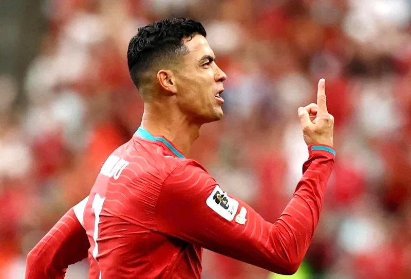 Cristiano Ronaldo bền bỉ săn bàn và hướng tới cột mốc vĩ đại 1.000 bàn thắng.