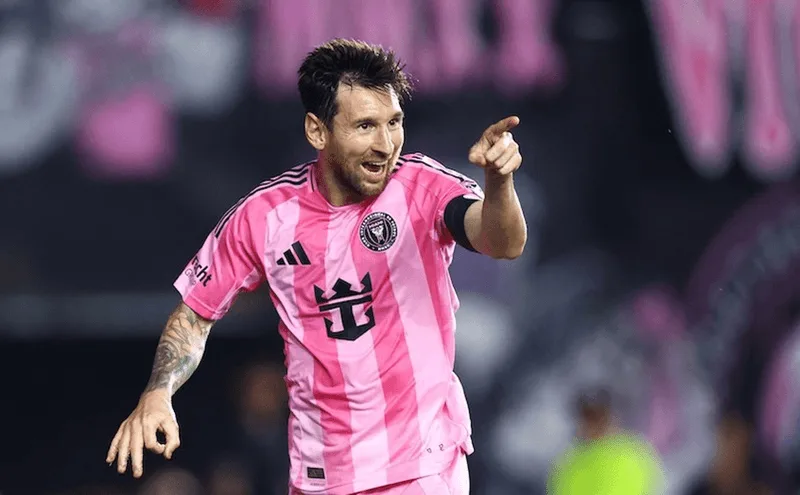 Lionel Messi cống hiến những siêu phẩm đầy hoa mỹ trong màu áo Inter Miami.