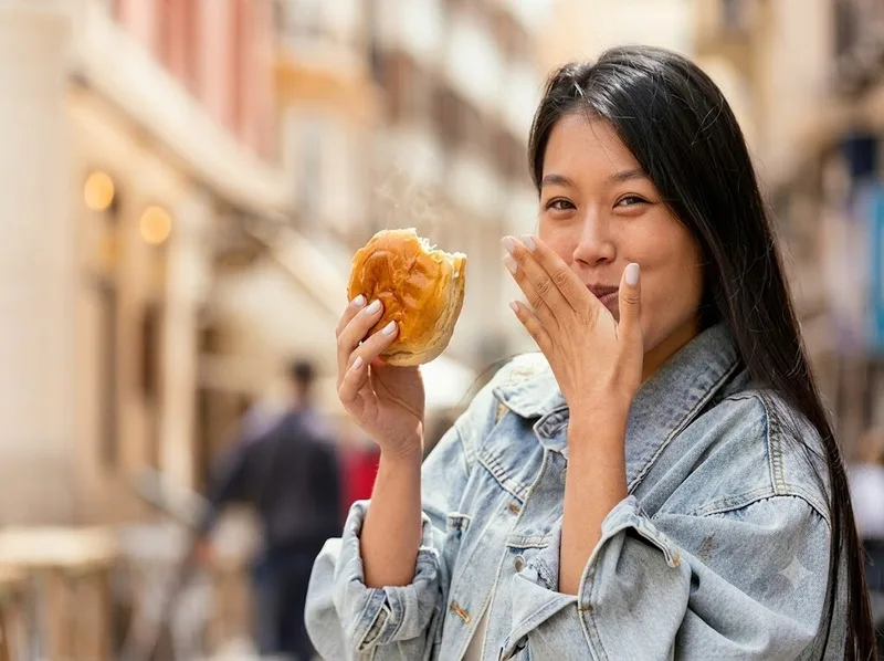 Ăn bánh mì không không tự gây tăng cân nếu khẩu phần phù hợp nhu cầu.